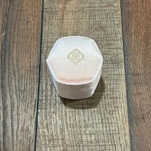 NWT Kendra Scott Davis Small Light Pink Jewelry Case Box